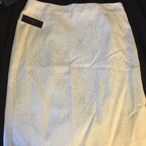 Bnwt size 18 worthington White damask skirt